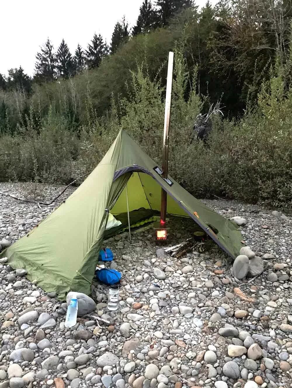 Бушкрафт кемпинг. Hexpeak XL Tipi палатка. Поход с палатками. Кемпинговое снаряжение.