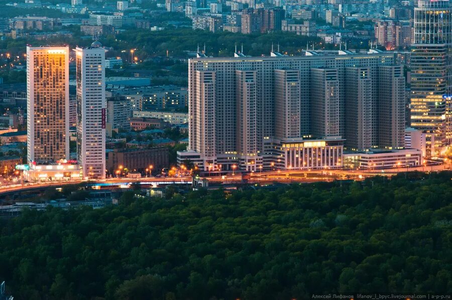Самые высокие жк. Красивые высокие дома Москвы. Самое высокое здание в Краснодаре. Высокие ЖК В Москве. Правительственный комплекс Москва.