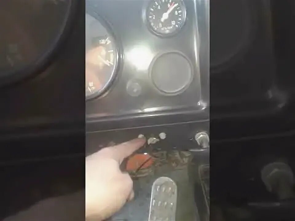 В какую сторону включается