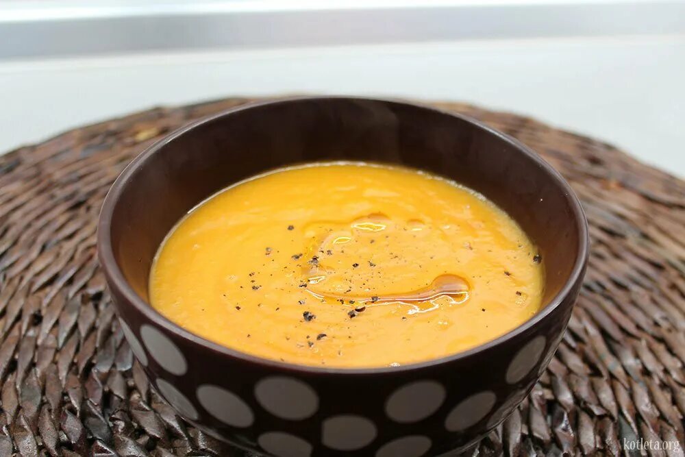 Рецепт супа пюре из тыквы и картофеля. Суп пюре. тыквенный суп. тыквенный суп с молоком. суп пюре из тыквы.