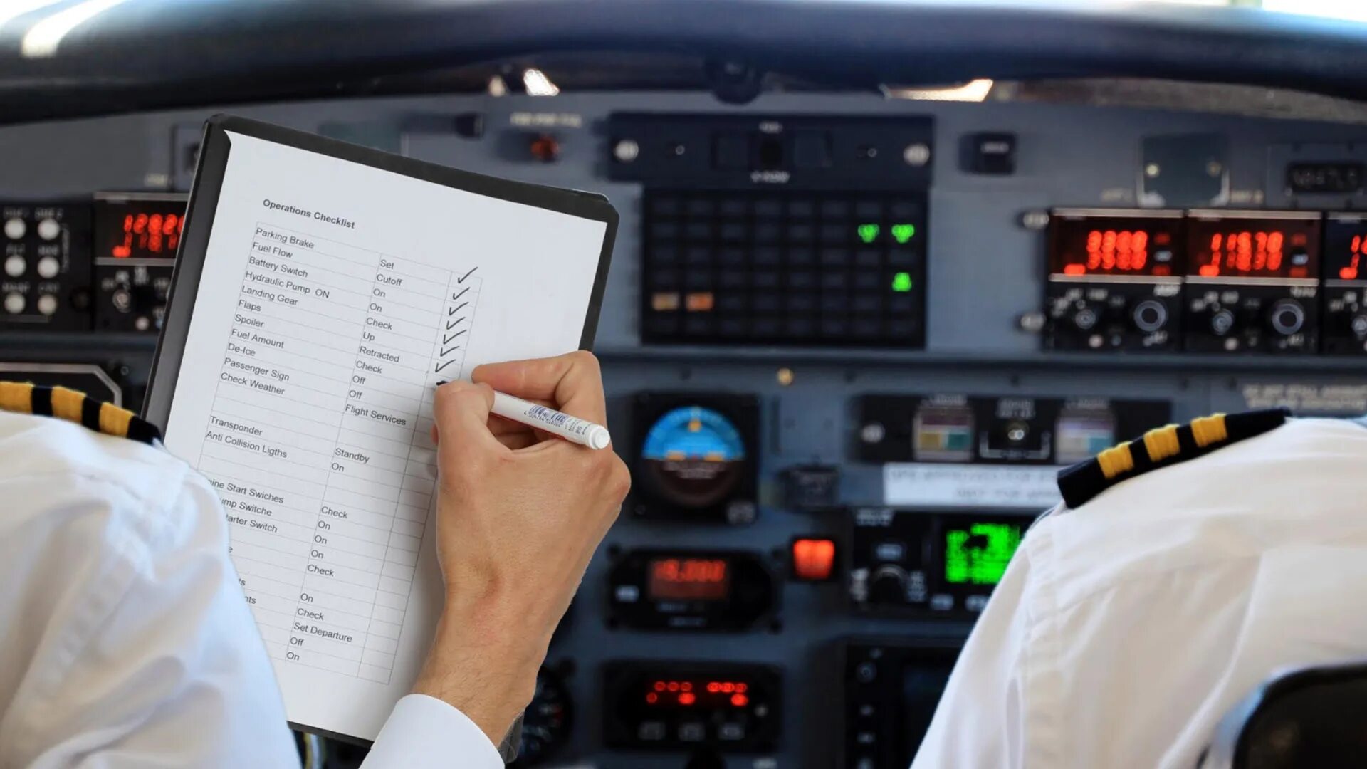 Два пилота. Чек лист в кабине пилота. Tbm 930 кабина пилота. Контрольная работа не ставьте двойку. Пилот проверочное.