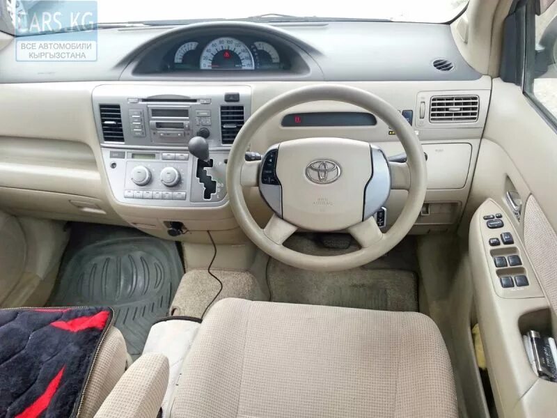 Тойота раум 2003. Toyota raum 2003. toyota raum 2003 салон. тойота раум 2003 салон.