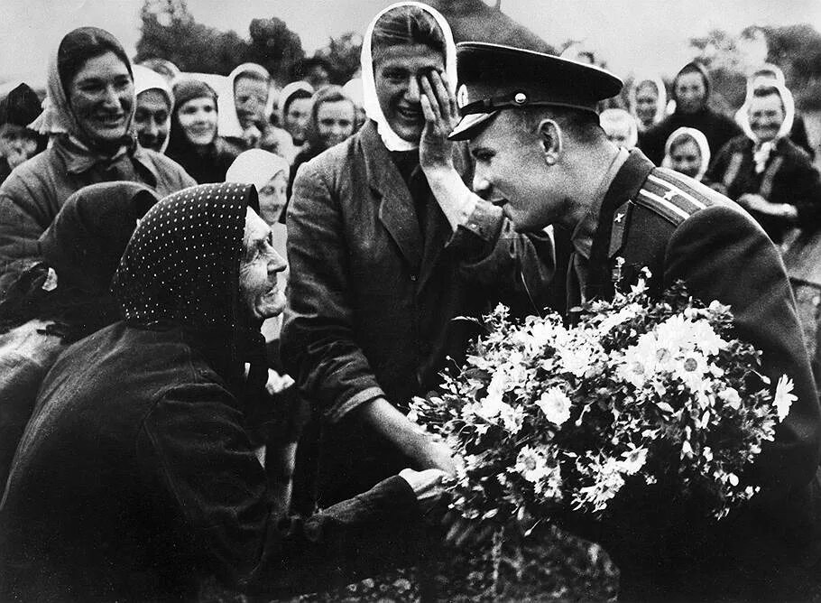 Гагарин во время войны. Гагарин 1968. ТАСС фото Гагарин 1961.