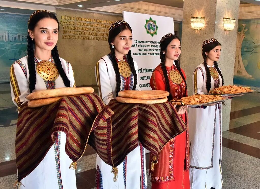 Туркмения народ. Жители Туркмении. Туркменистан женщины. Туркменские люди.