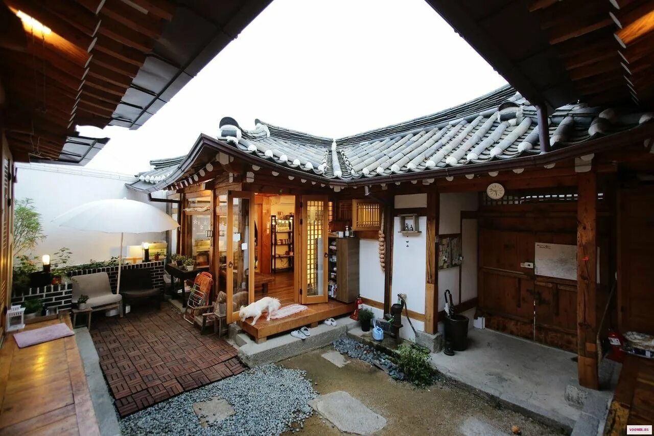 Корея дома отзывы. Южная Корея Ханок. Традиционный корейский дом Ханок. Ханок дом в Корее. Традиционные корейские дома «Ханок» в Сеуле.