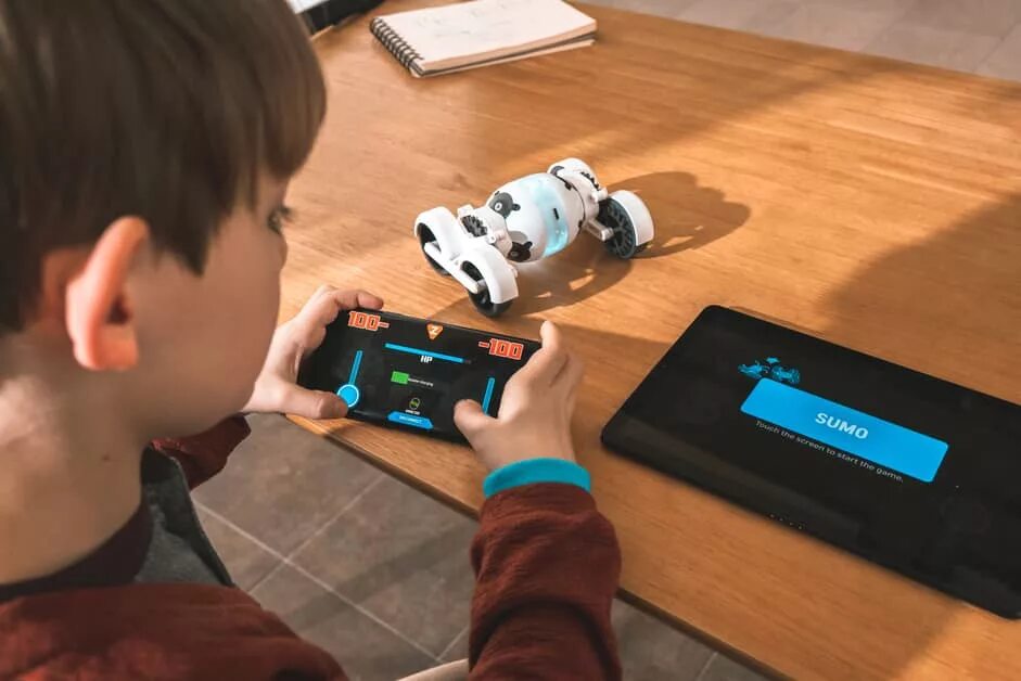 Робот ари. Робот ари игрушка. acron app игрушка. игрушка интеллектуальная кто быстрее. inventive toys summit.