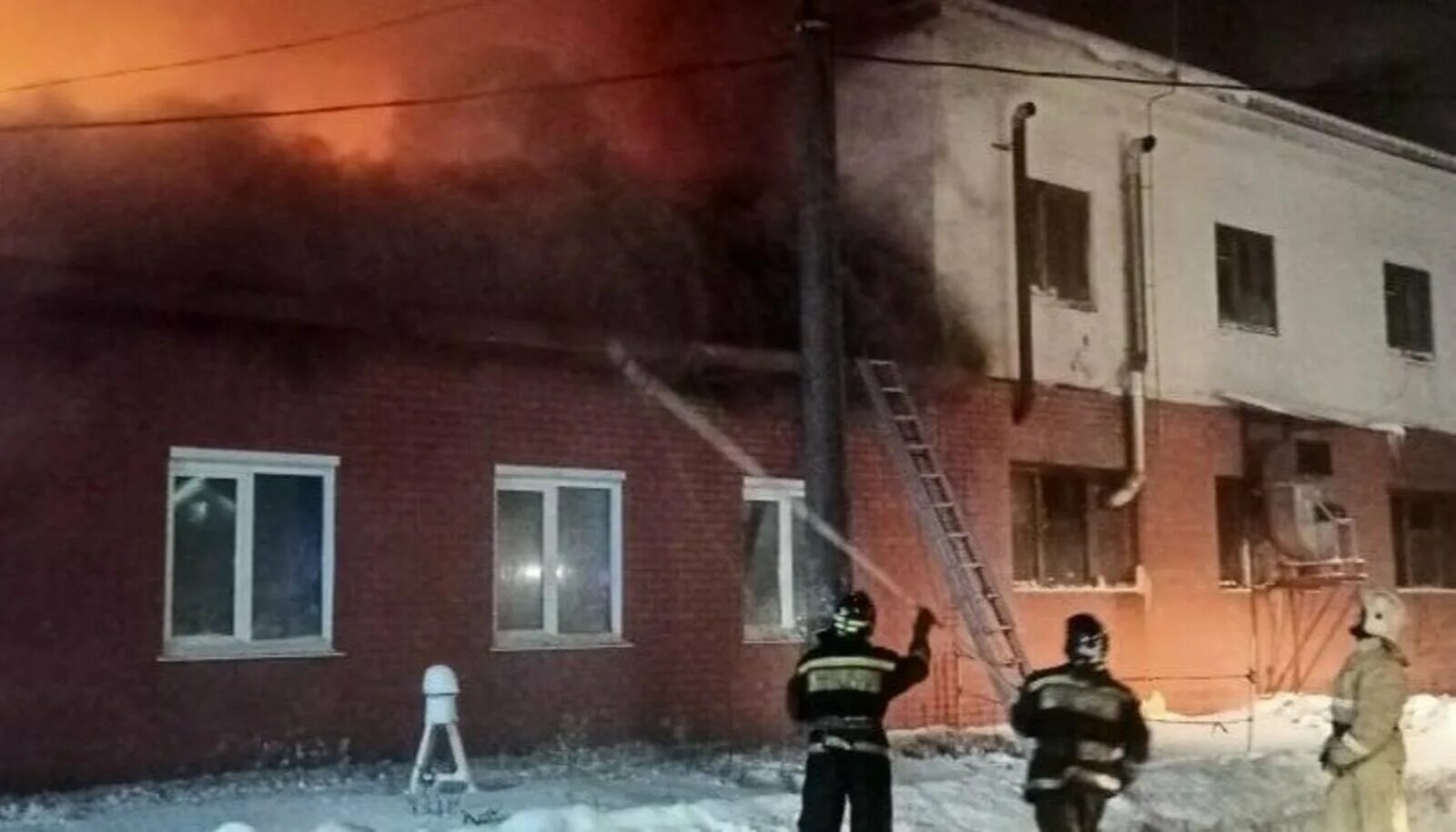 Пожар в новогоднюю ночь. Пожар Димитровград. Пожар в новый год. Енисейский переулок Димитровград. 31 декабря 19