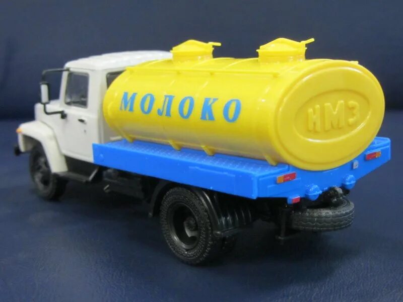 Куплю молоковоз б у. ГАЗ 3307 молоковоз. ГАЗ молоковоз 1/43. ГАЗ 3307 молоковоз игрушка. ГАЗ 51 молоковоз 1 43.