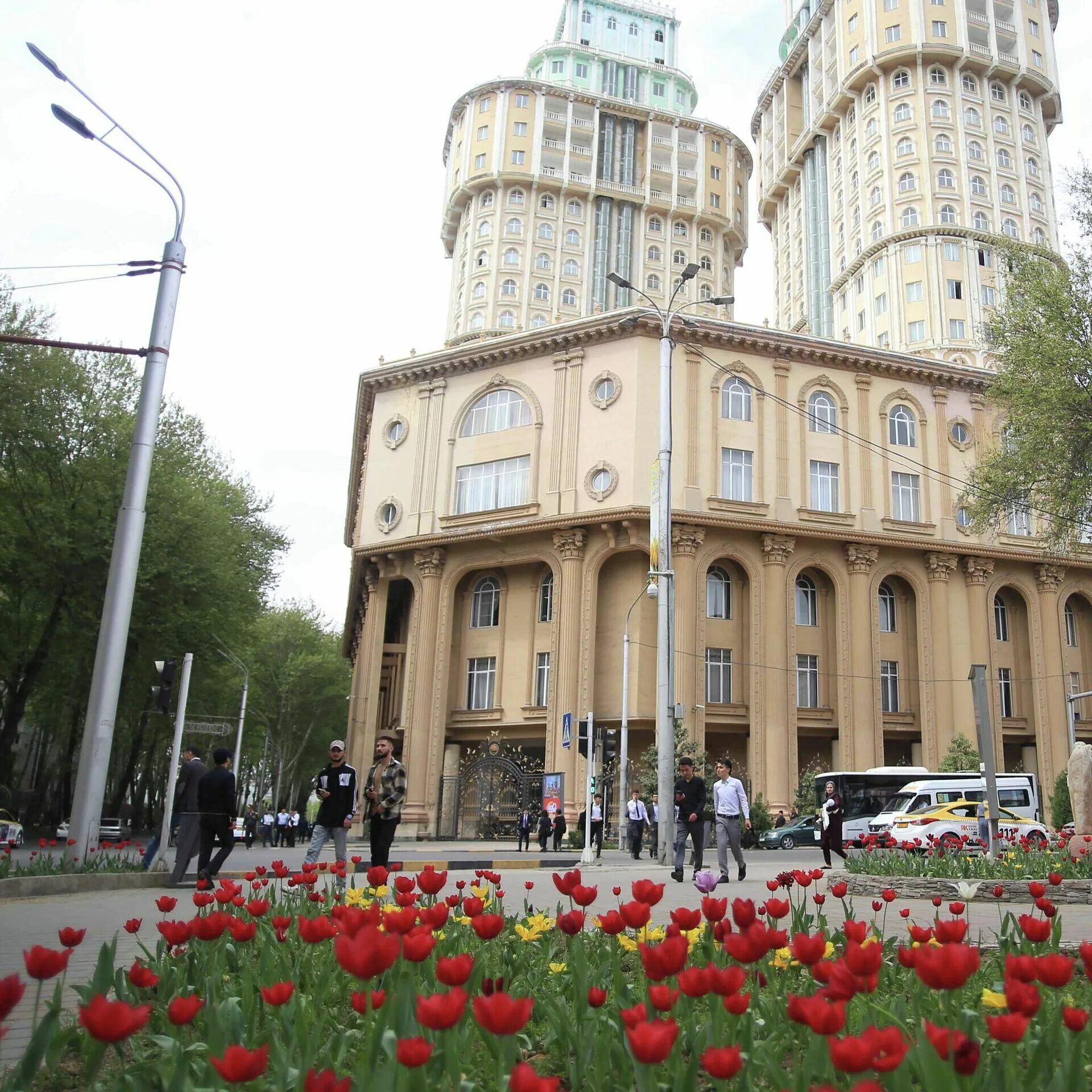 Tajikistan bank. Национальный банк Таджикистана. Здание национальный банк Таджикистана. Национальная Академия наук Таджикистана (Нант). Новое здание национальный банк Таджикистана.