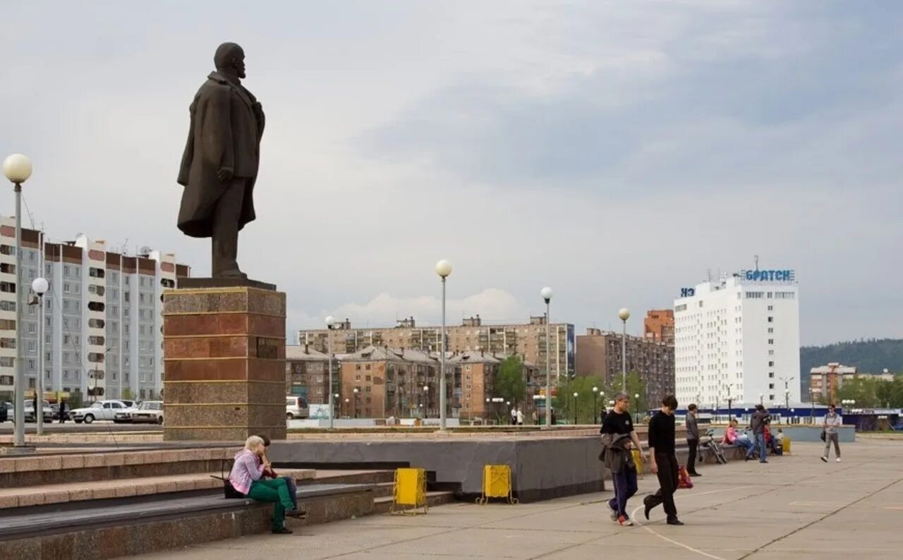 Площадь Ленина Братск. Площадь городов Братск. Памятник Ленину Братск. Братск Иркутская область.