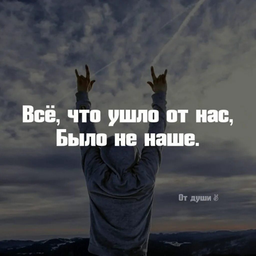 Слова за спиной. В глаза одно а за глаза другое цитаты. Люди обсуждают за спиной. Афоризмы про чужое мнение. За спиной говорят цитаты.