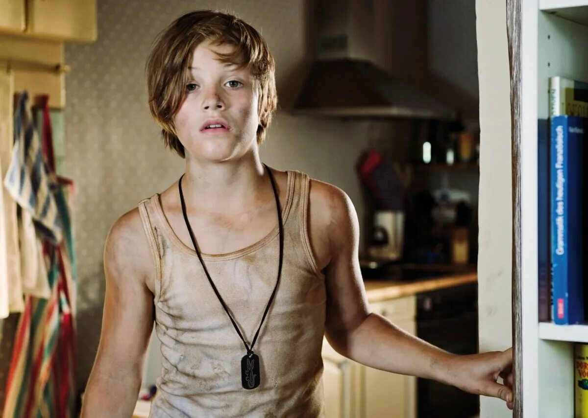 Ник ромео рейманн деревенские крокодилы. Деревенские крокодилы 2 / vorstadtkrokodile 2 (2010). Деревенские крокодилы фильм 2009. Деревенские крокодилы 4 дата выхода. Мануэль штайц.