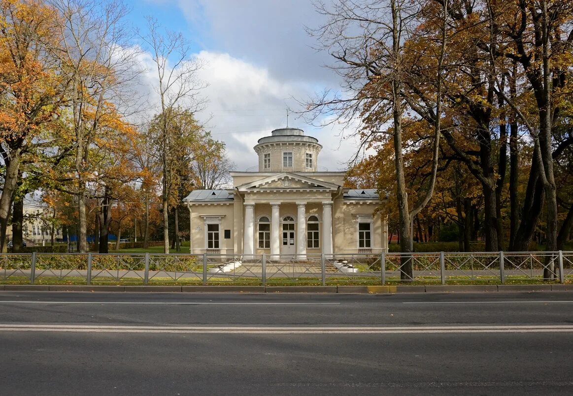 Ул аврова петергоф. Санкт-петербургский проспект петергоф. улица аврова петергоф санкт-петербургский проспект. дом струкова в петергофе. струков петергоф.