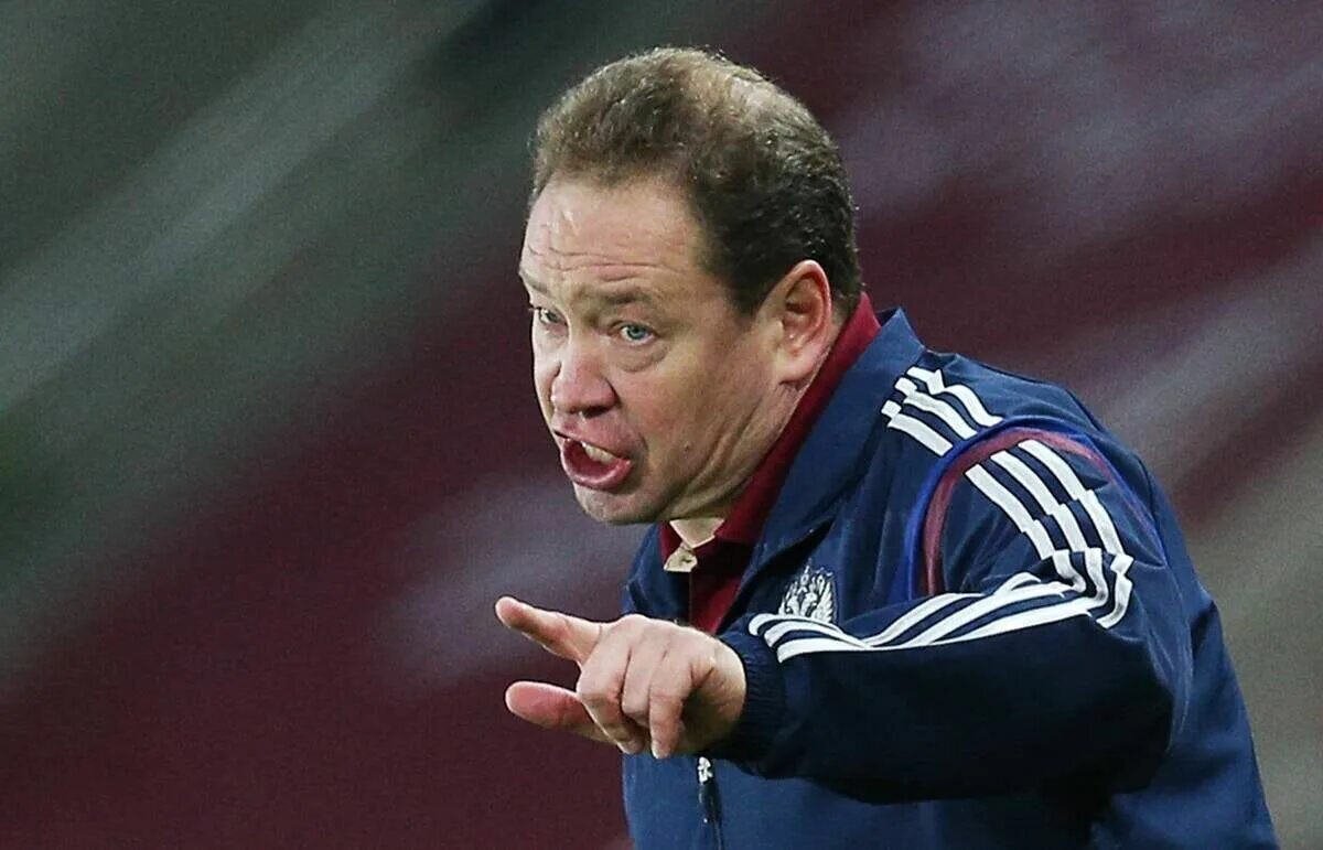 Слуцкий тренер сборной россии. Слуцкий. Леонид слуцкий плюшки. Слуцкий дали. Слуцкий дали.