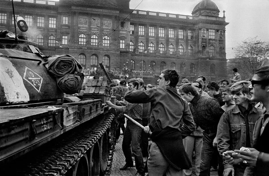 Москва чехословакия. Советские танки в Чехословакии 1968.