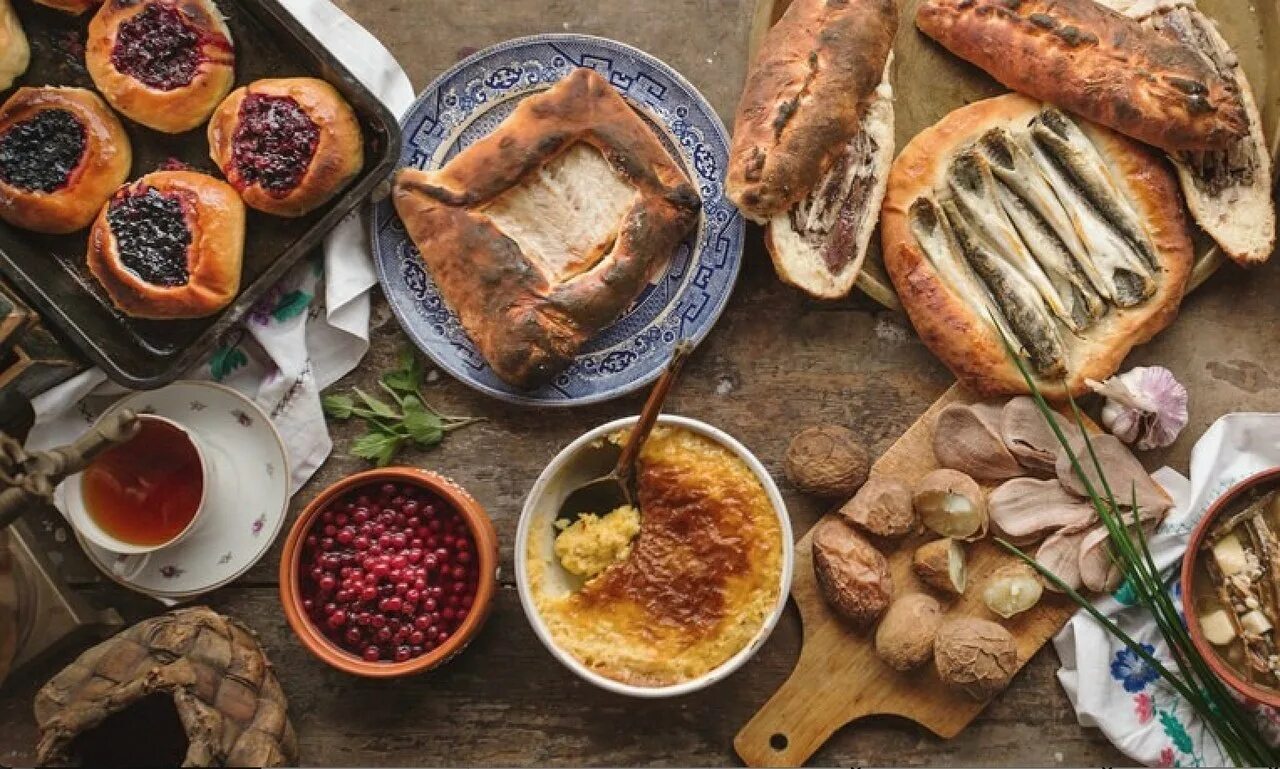 Украинская кухня. Блюда русской кухни. Казахское национальное блюдо бешбармак. Национальные блюда урала. Блюда народов урала.