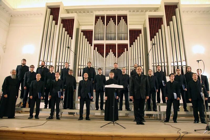 Выступление хора в москве. Архиерейский мужской хор Саратовской митрополии. Концерт Архиерейского мужского хора Саратов. Архиерейский хор выступает на большом зале Московской консерватории. Хор Саратовской консерватории участники.