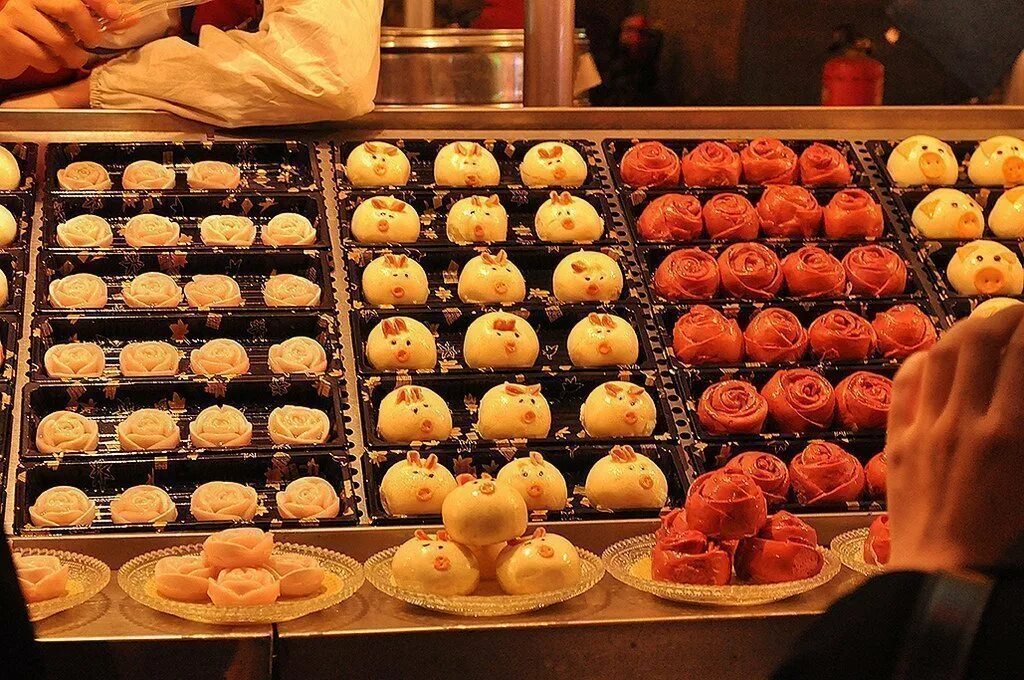 Улица ванфуцзин в пекине. Еда в пекине. Пекинская уличная еда. Улица закусок ванфуцзин китай. Еда в пекине.