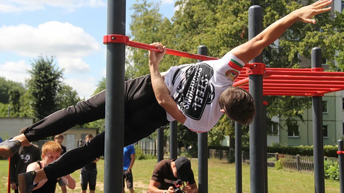 Соревнования по подтягиваниям. Bartendaz воркаут.