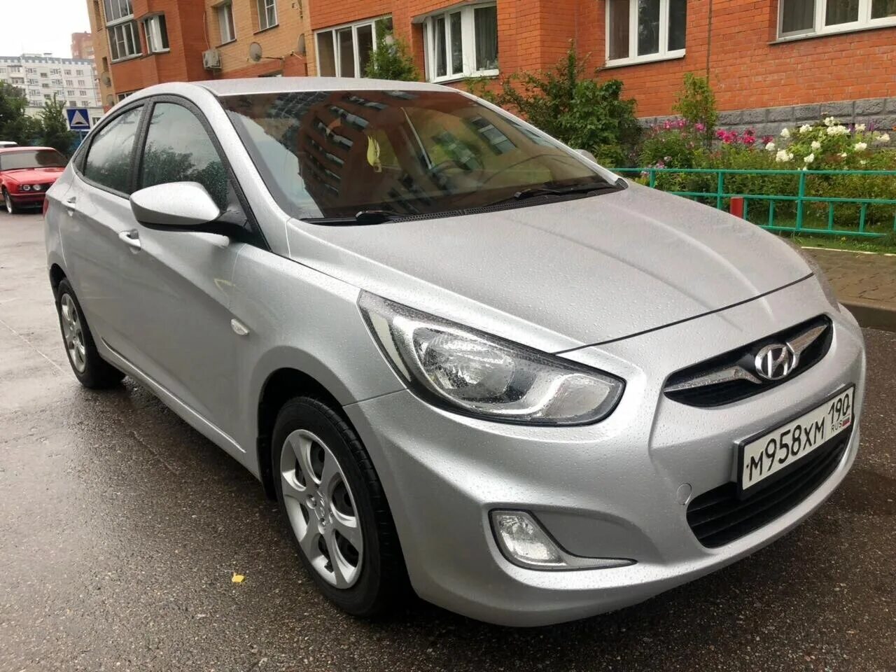 Купить хундай в омске. Hyundai Solaris 2012. Хендэ Солярис 2012. Hyundai Solaris 2012 серебристый. Хендай Солярис 2012 серебристый.