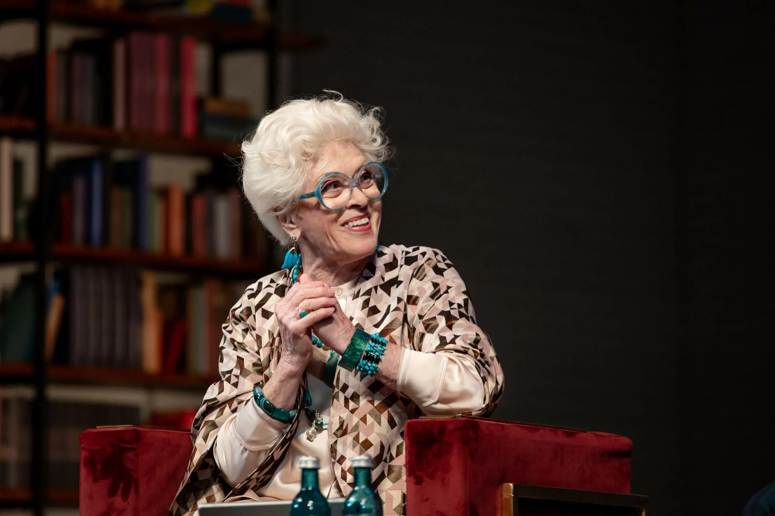 алиса фрейндлих в театре. уроки танго и любви с алисой фрейндлих. алиса фрейндлих спектакль оскар и розовая дама. алиса фрейндлих сейчас. фрейндлих и басилашвили в спектакле лето одного года.