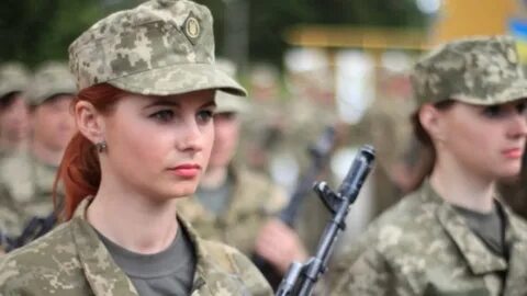 Женщины служащие в своей