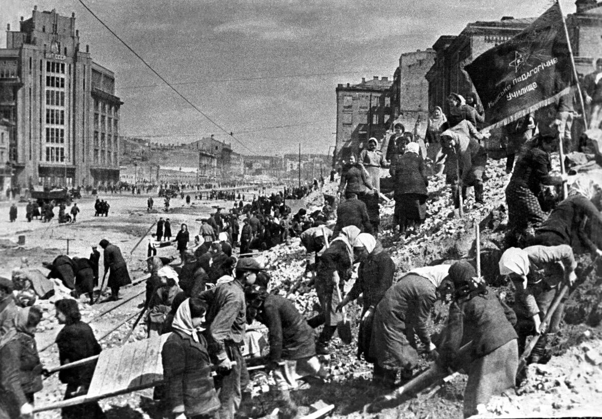 Тяжелое послевоенное время. Восстановление СССР после войны 1945. Города СССР после войны 1945. Послевоенный Советский Союз. Восстановление Киева после Великой Отечественной войны.