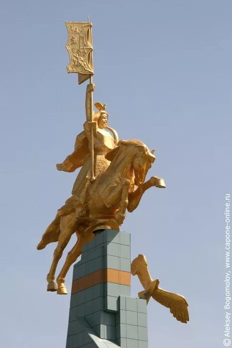 всадник элиста. золотой всадник в калмыкии в элисте. золотой всадник элиста достопримечательности элисты. памятник элиста всадник. золотой всадник туркменистана.