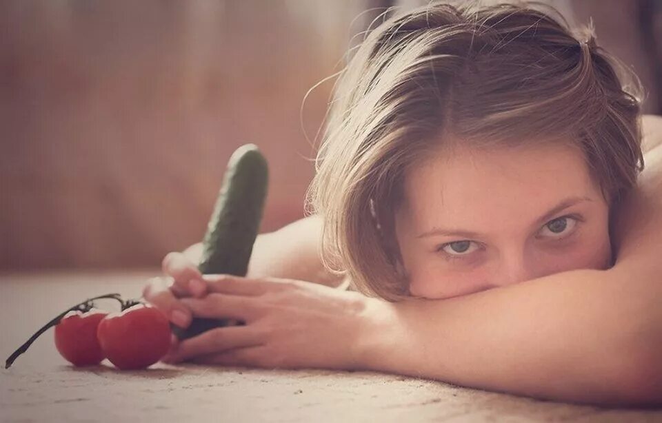 картинки с намеком. пара в постели. любовь близость. любовь интимная близость. покорная девушка.