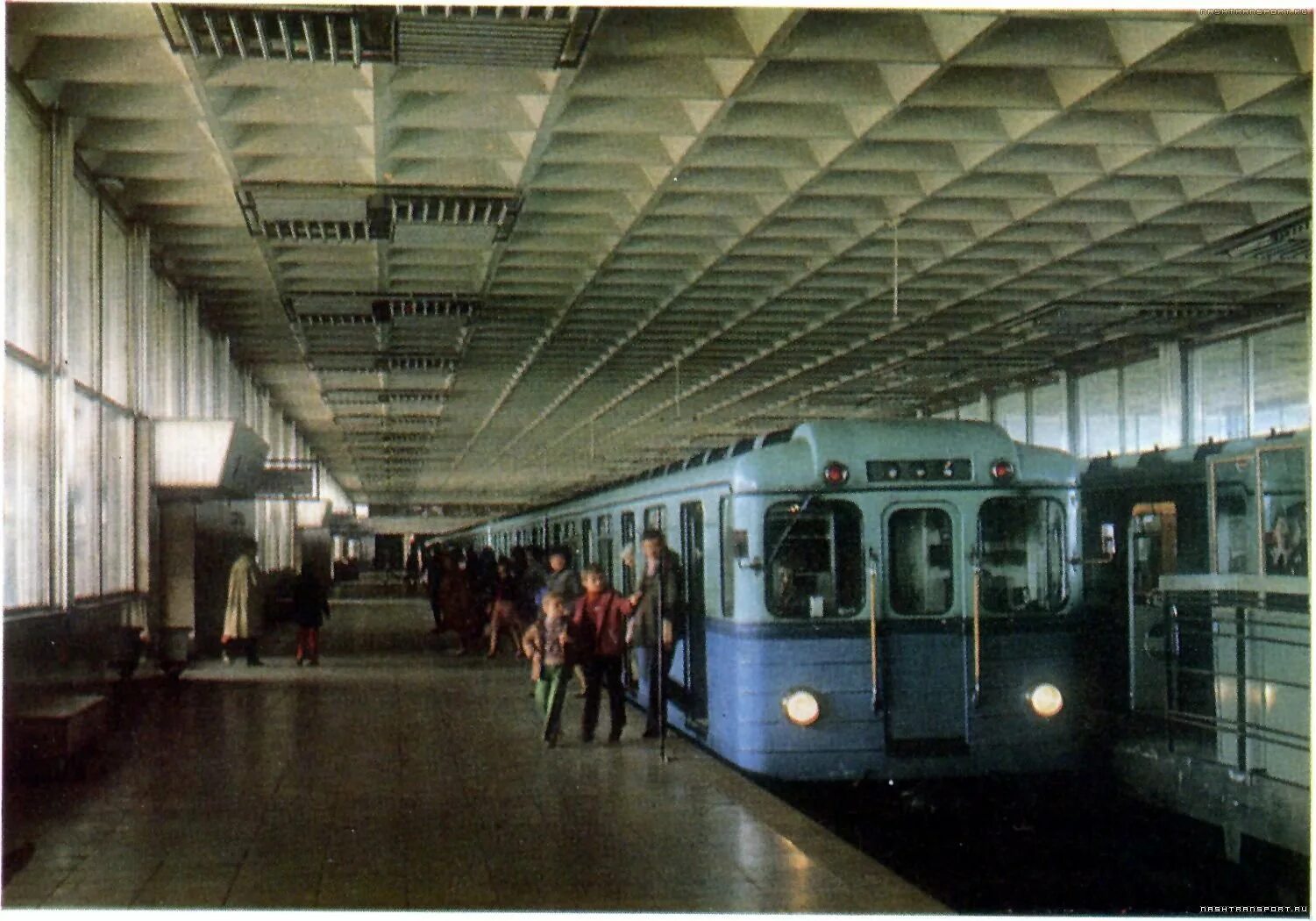 Название старого метро. Девяткино (станция метро). Метро Девяткино 1978. Станция метро Девяткино СПБ. Станция метро Комсомольская (Девяткино.