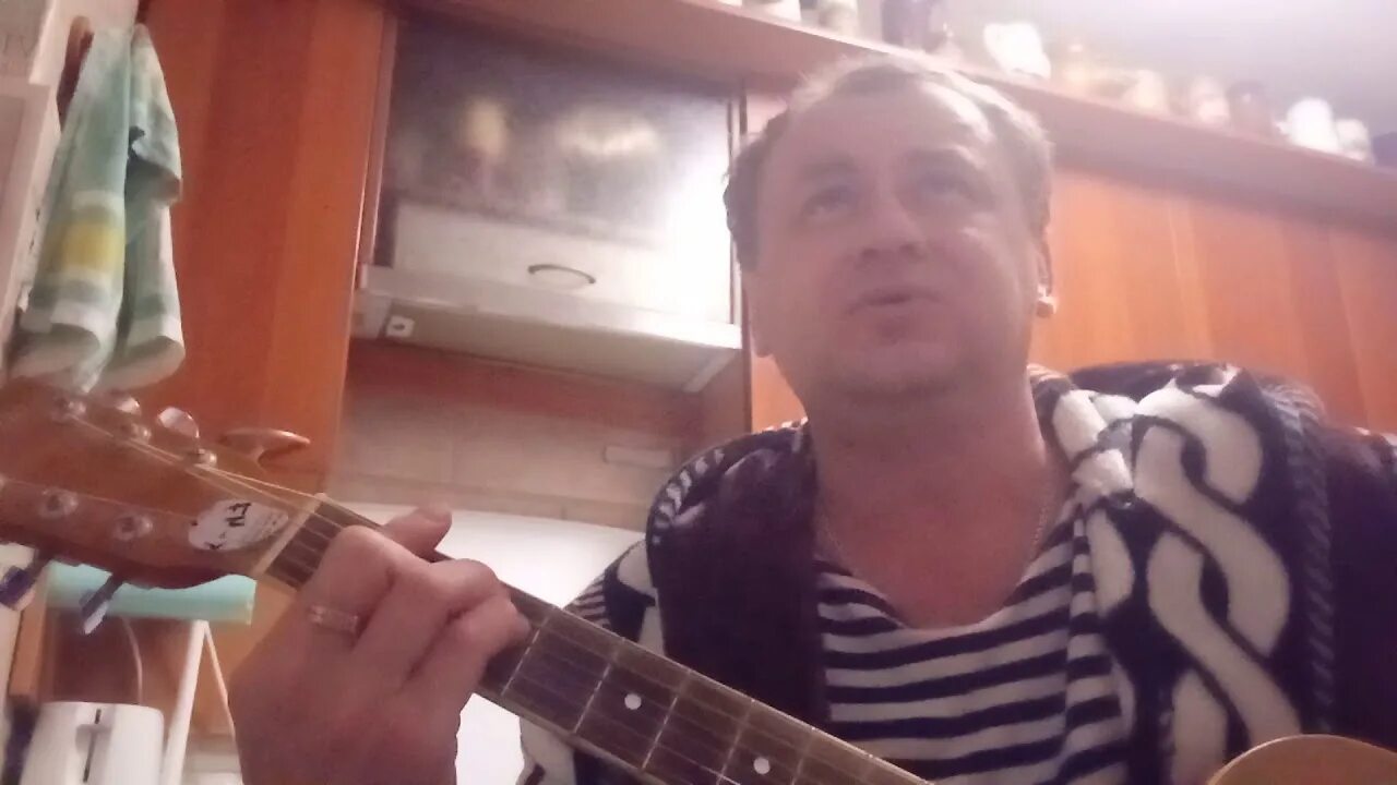 Коля песня видео. Песенка про сварщика. песня про сварщика колю. песня про сварщика колю под гитару. песенка про сварщика парень работящий.