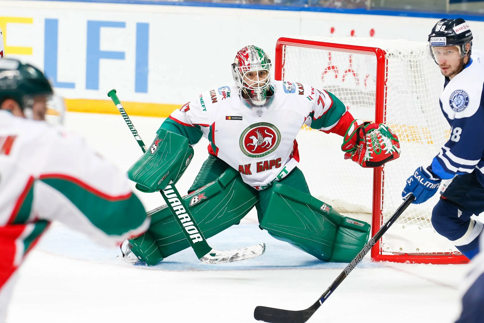 Эмиль гарипов вратарь. Гарипов джамиль вратарь. Эмиль гарипов вратарь авангарда. Эмиль гарипов вратарь. Рубин гарипов.