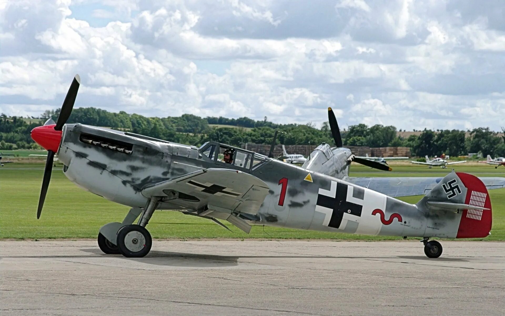 Мистер шмидт. Мессершмитт bf 109. Самолет Messerschmitt bf.109. Истребитель bf 109. Messerschmitt bf.109 истребители Германии.