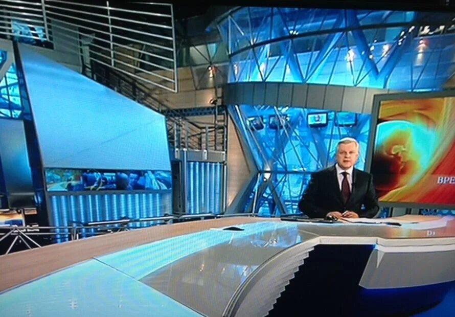 Студия 1 канала. Студия программы. Студия программы. Студия программы. Новая студия первого канала.