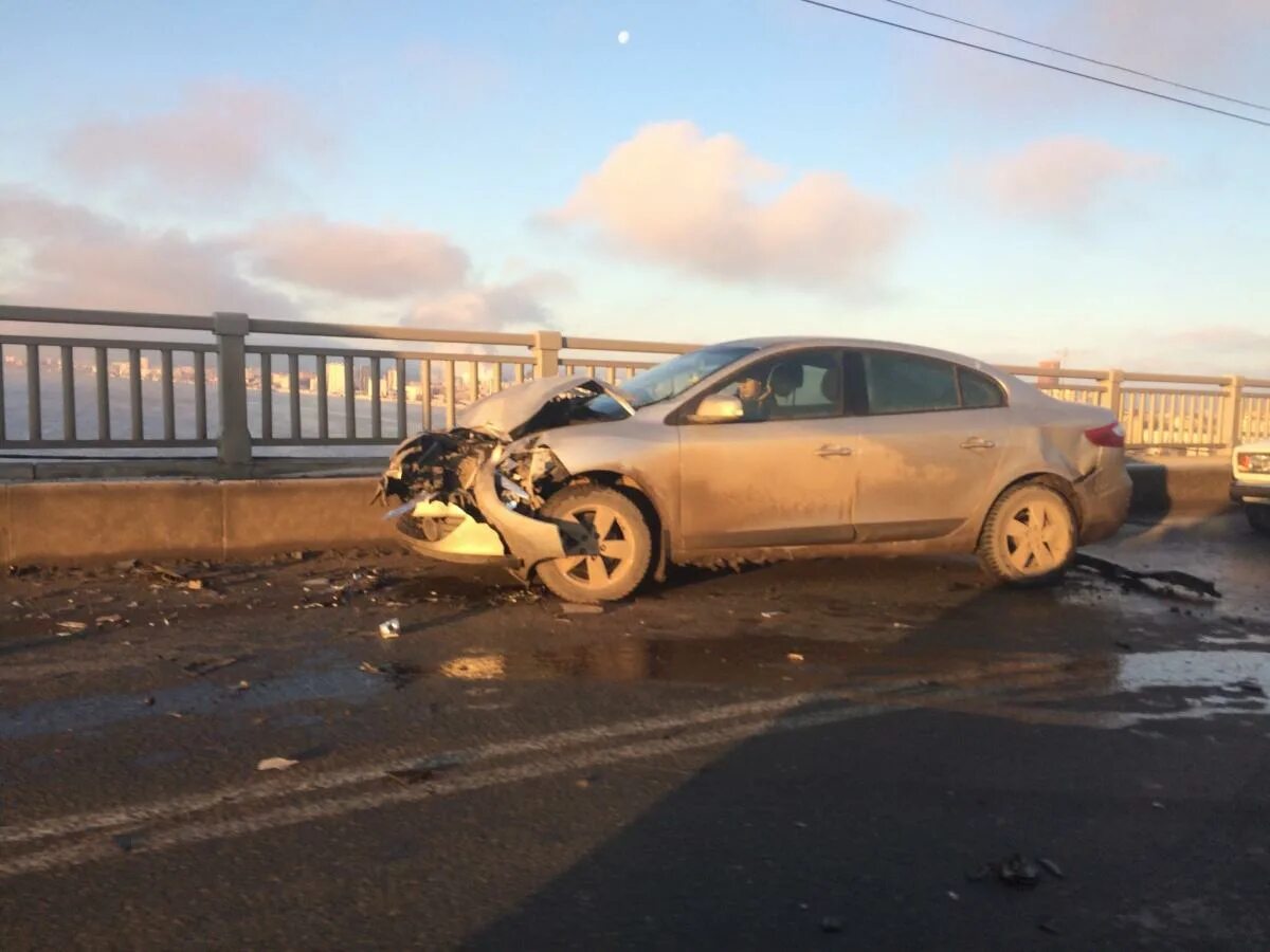 Сегодняшние ДТП Энгельс. Авария на мосту Саратов Энгельс.