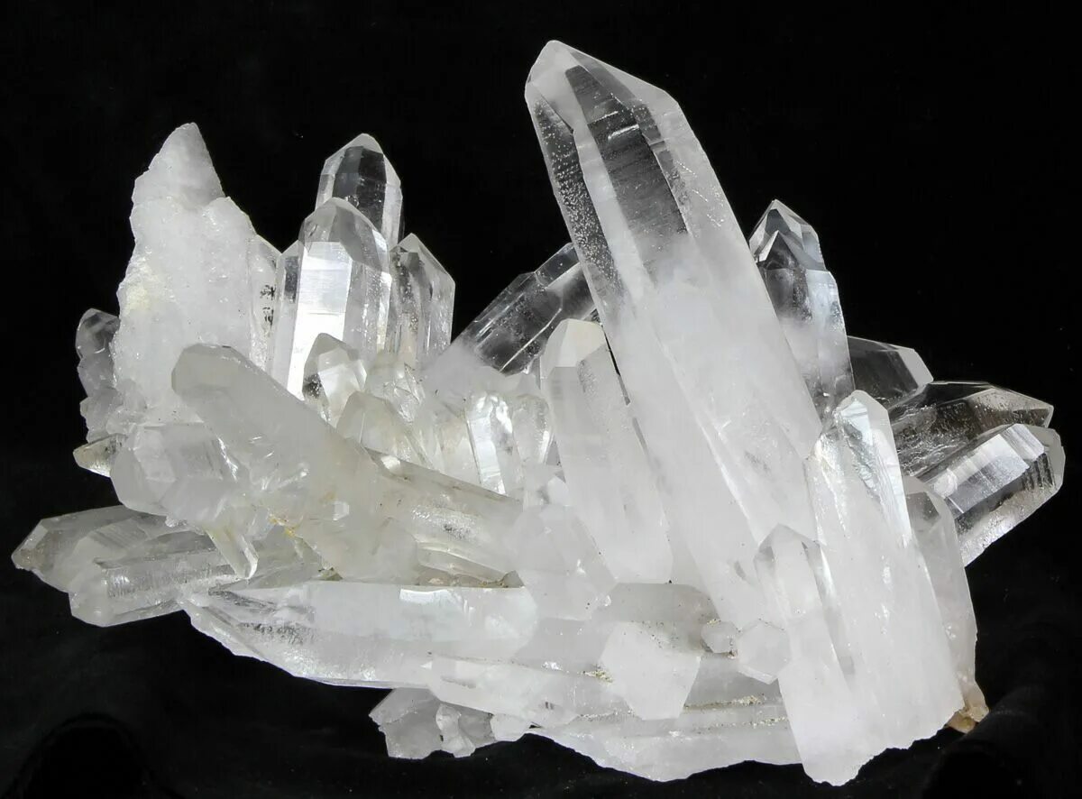 Где нашли монокристалл кварца. Quartz Crystal. Белый кварц минерал горный. Кварц 8.1920. Монокристалл кварца.