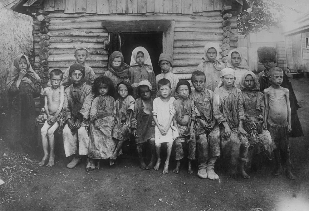 Деревня 1920 годов. Голодающие в Поволжье 1921-22.