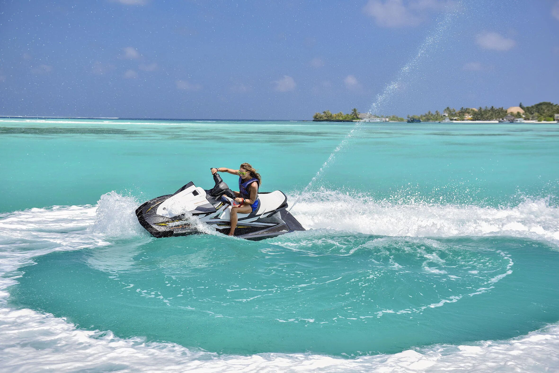 Джетски Мальдивы. Гидроцикл на Мальдивах. Водный мотоцикл развлечения. Водные развлечения Мальдивы.