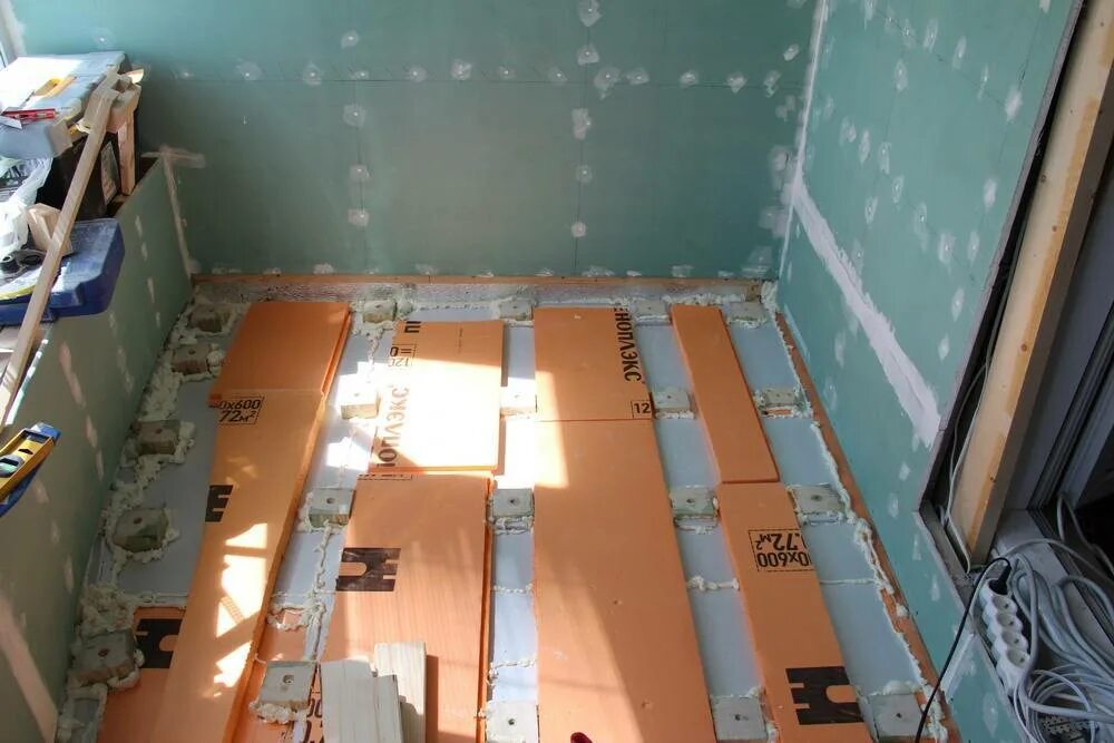 Пеноплекс утеплить пол снизу. Шумоизоляция пеноплексом. утепление пола на балконе пеноплексом. пеноплекс снизу. шумоизоляция пеноплексом в квартире.