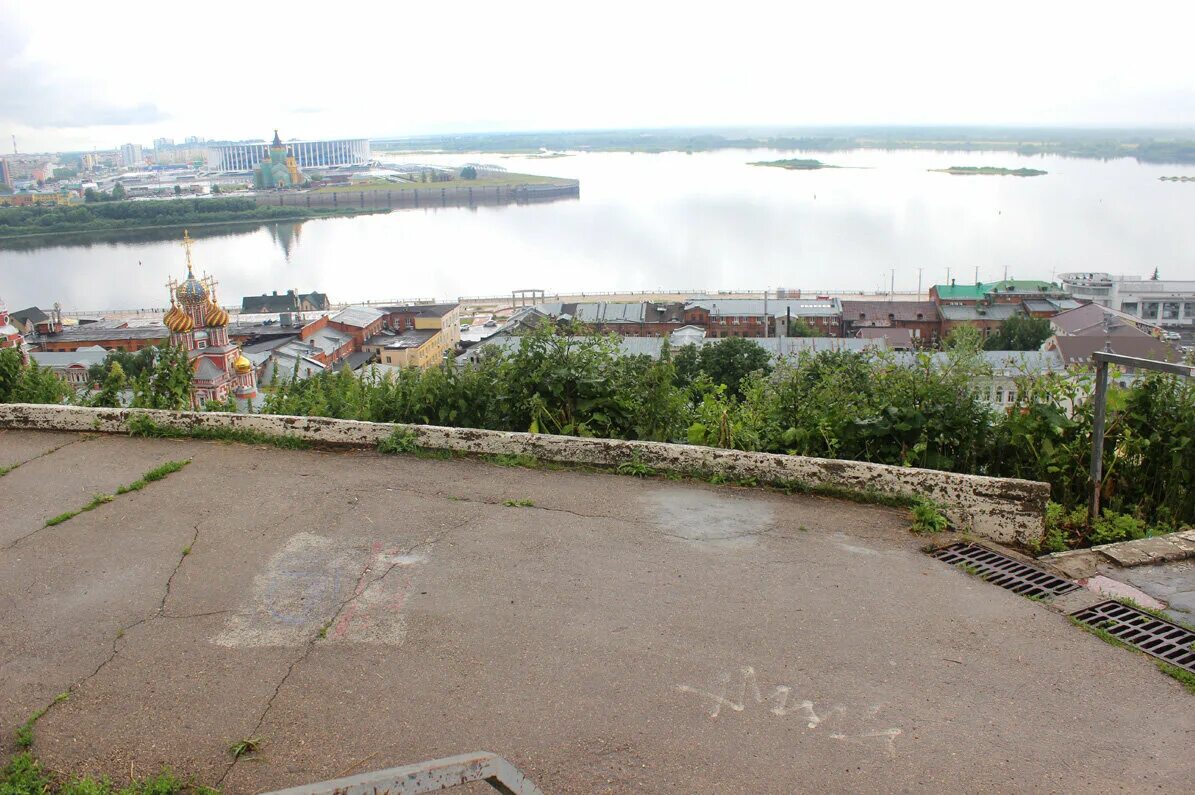 Жмурки снимались в городе. Жмурки Нижний Новгород. Жмурки набережная Федоровского. Жмурки набережная Верхневолжская.