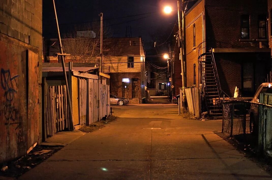 тарлабаши стамбул. плохой район. тазлу дере район в стамбуле. город-крепость коулун в гонконге. страшный город.