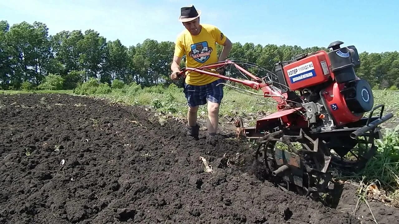 Пашем фрезой видео. Вспашка мотоблоком Хопер 900 mq. Мотоблок хопёр дизель 9 л.с. Мотоблок дизельный Хопер 1100 9дс. Плуг на мотоблок Хопер 900mq.