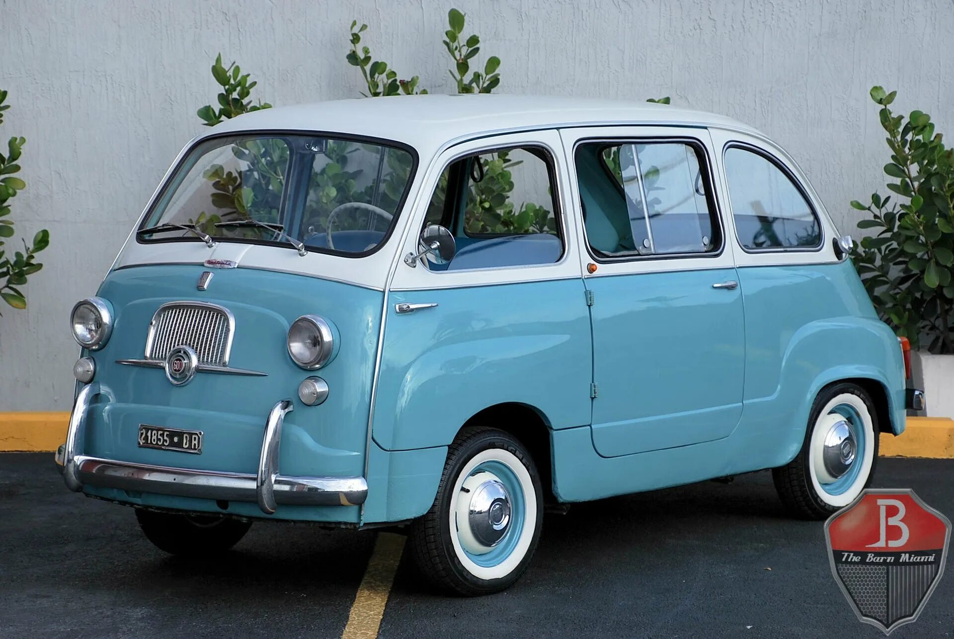 Модель фиата 5 букв сканворд. Fiat 600. Фиат Мультипла 1960. Fiat 600 Multipla модель. Фиат 600 1960.