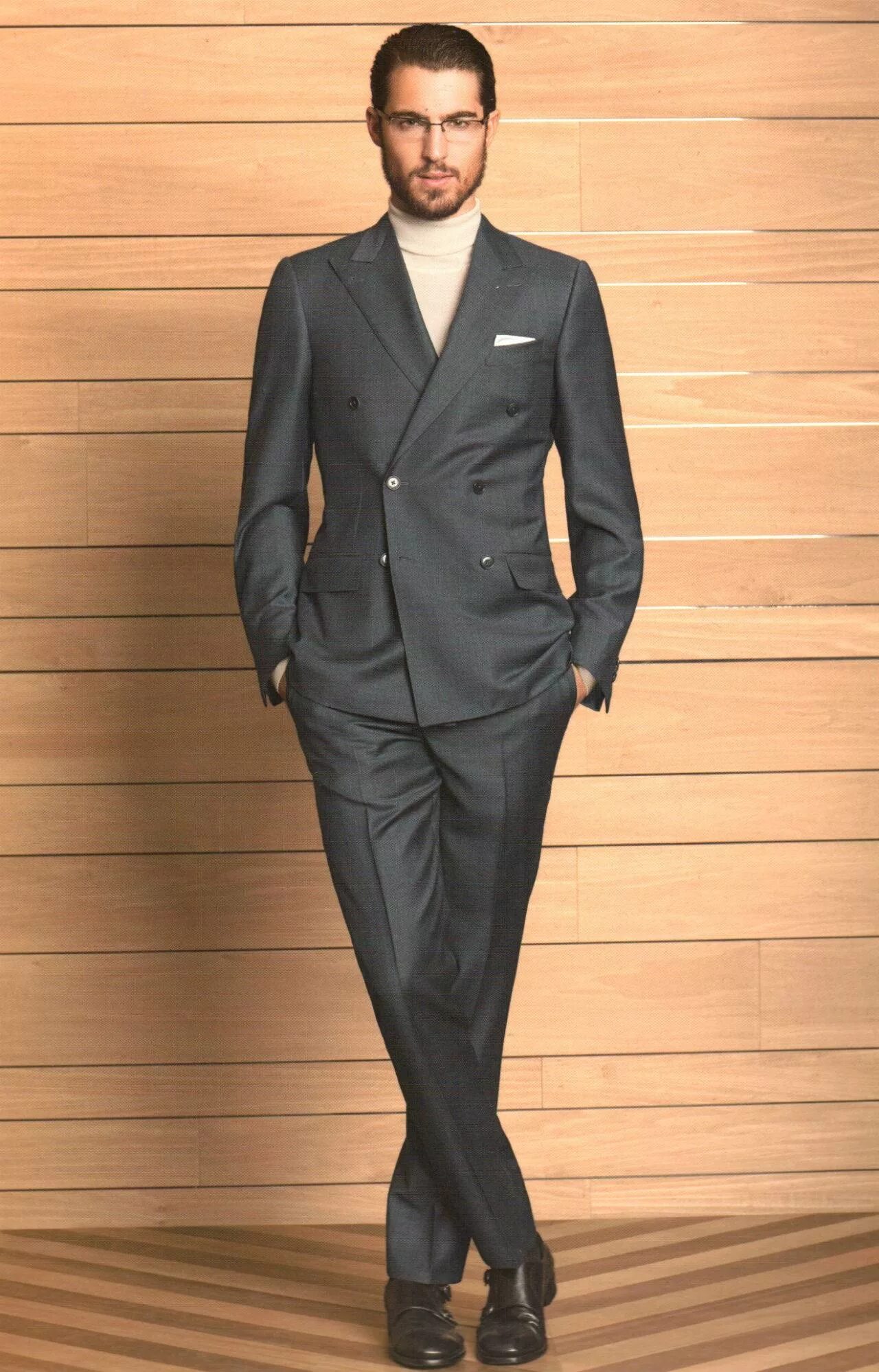 мужчина в костюме. костюм мужской италия. костюм мужской. Kiton. классический костюм.