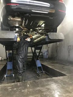 Мойка днища на подъемнике в спб