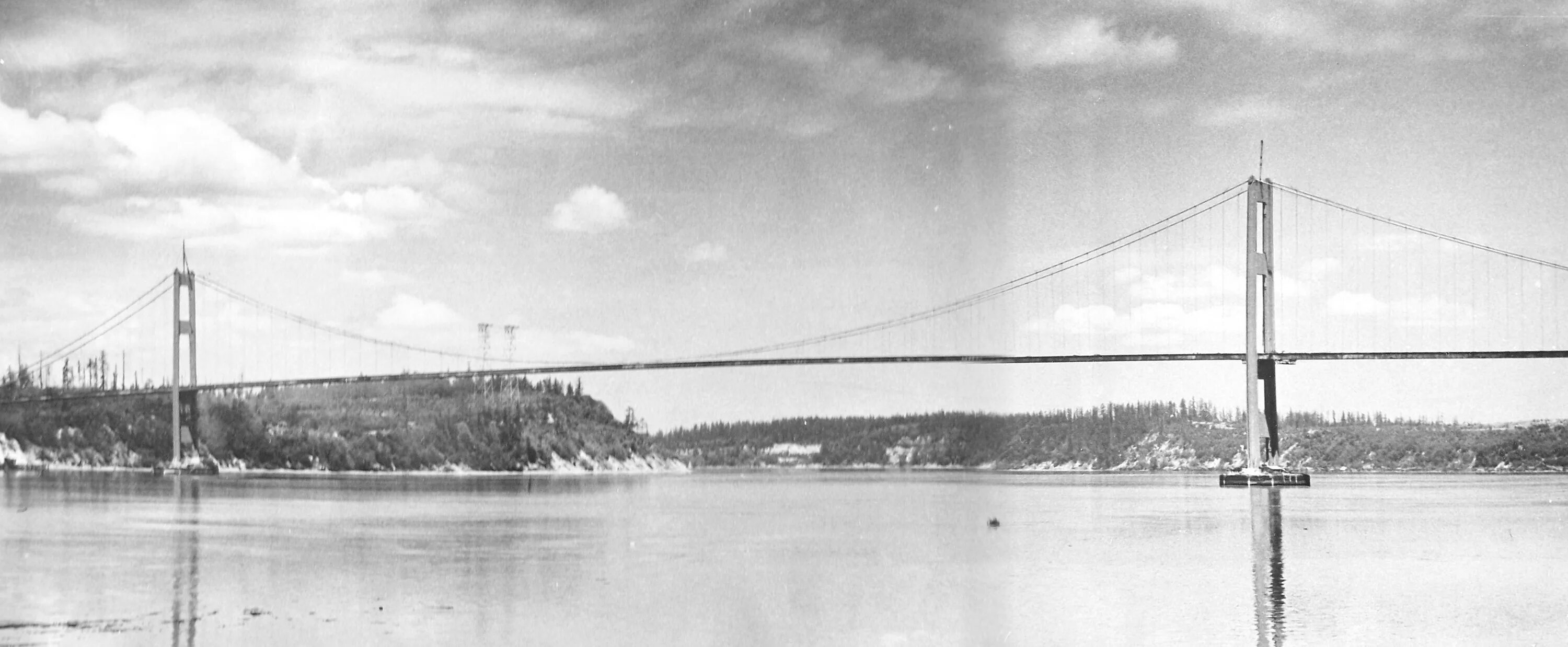 Мост в сша разрушение. Такомский мост 1940. Tacoma narrows Bridge 1940. Такомский мост резонанс. Мост Такома-Нэрроуз резонанс.