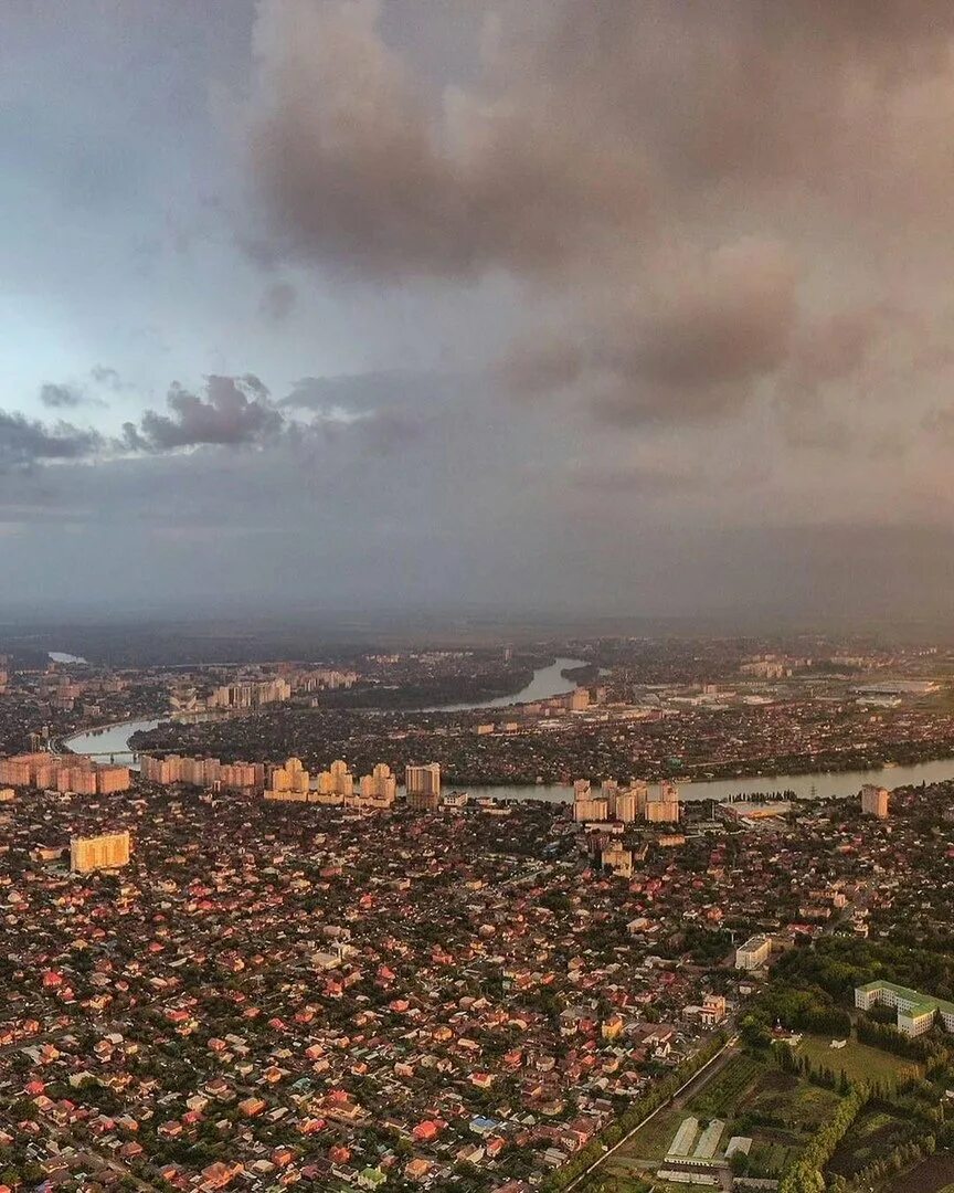 краснодар что летает. краснодар что летает. химтрейлы. огни нло. в небе над краснодаром сегодня что пролетело.