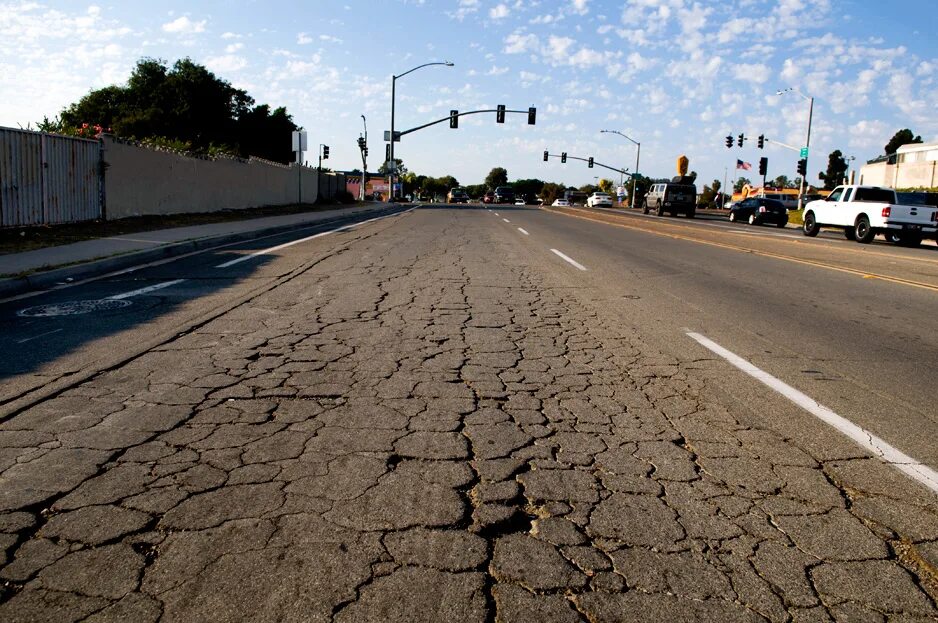 According to him the roads. Плохие дороги в США. Бетонные дороги в США. Бетонная дорога вид сверху. Ямы на дорогах США.