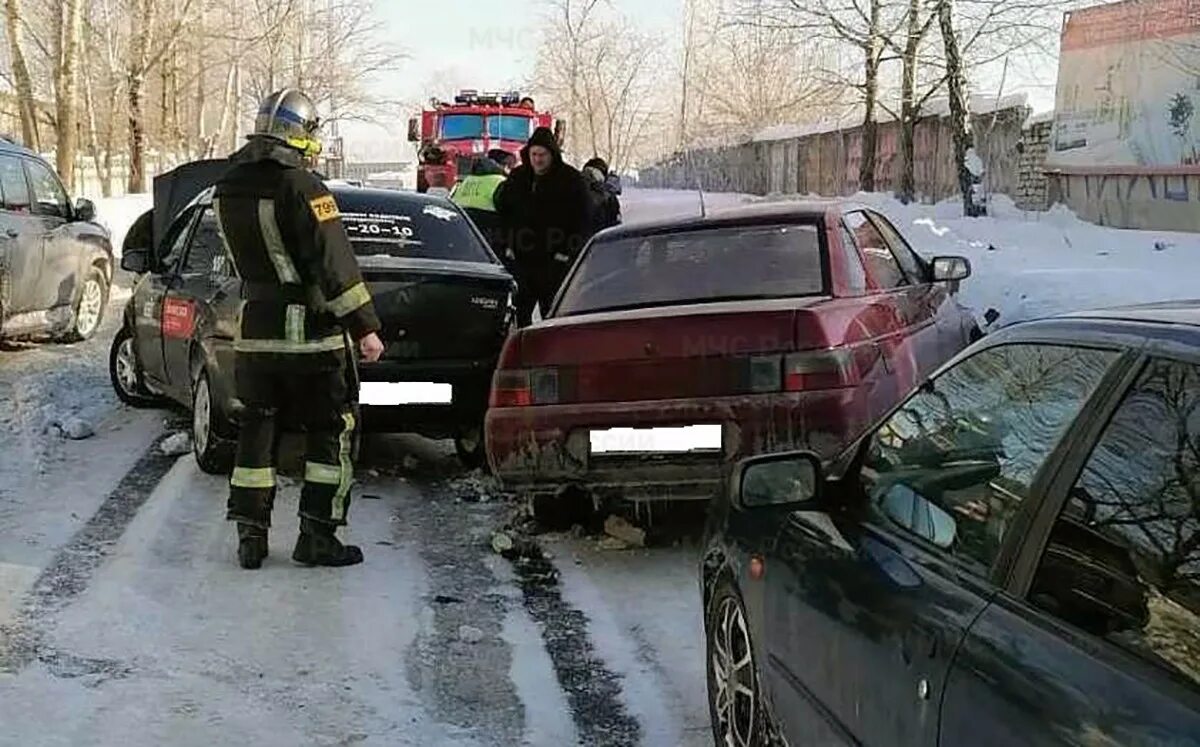 ДТП Юхнов Калуга 26.02.2021. Авария под Калугой сегодня. Новости сегодня калуга последние свежие