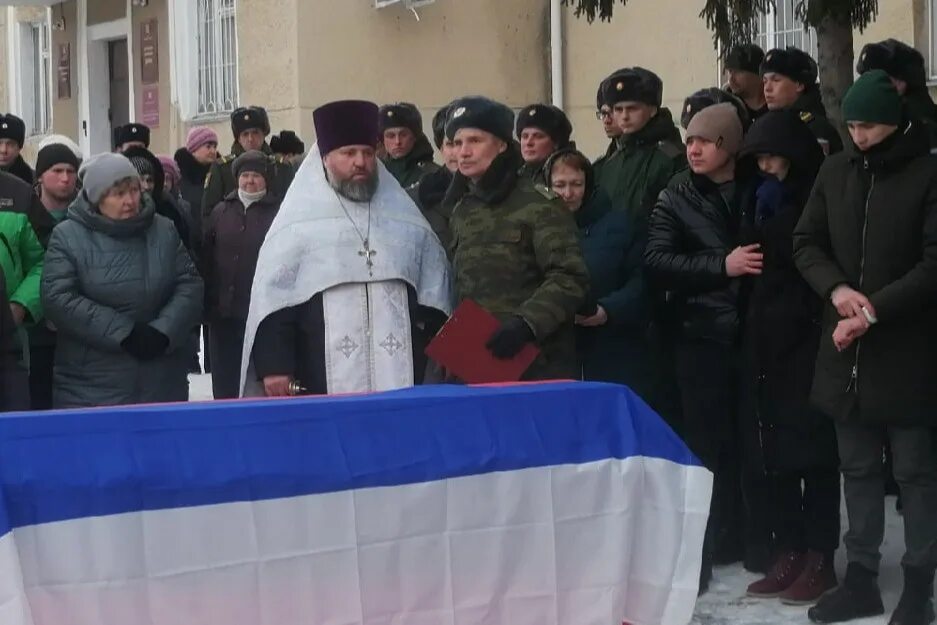 Похороны военнослужащего погибшего на Украине 2022. Прощание с погибшими на Украине 2022 военными. Похороны военнослужащего. 2022 похоронят